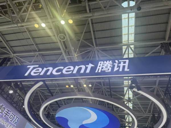 腾讯高薪挖角字节AI人才 双倍工资抢人